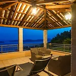 Dia By Guide Villa *