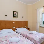 Dia By Guide Villa *