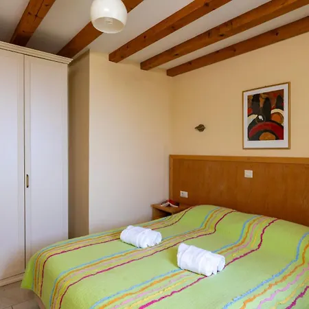 Dia By Guide Villa