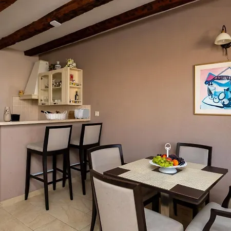 Villa Dia By Guide *